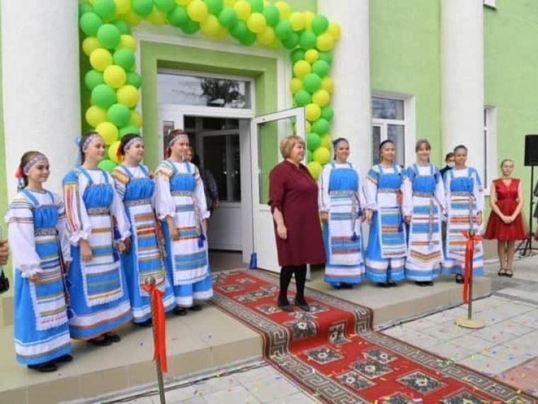 Александр Бурков открыл в Павлоградке обновленную детскую школу искусств #Культура #Омск