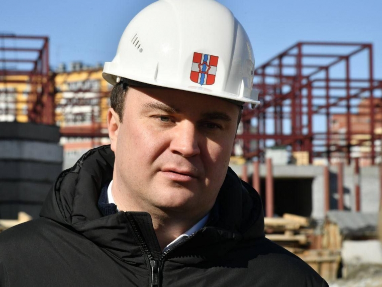 Виталий Хоценко проверил в Омске строящиеся школы #Экономика #Омск