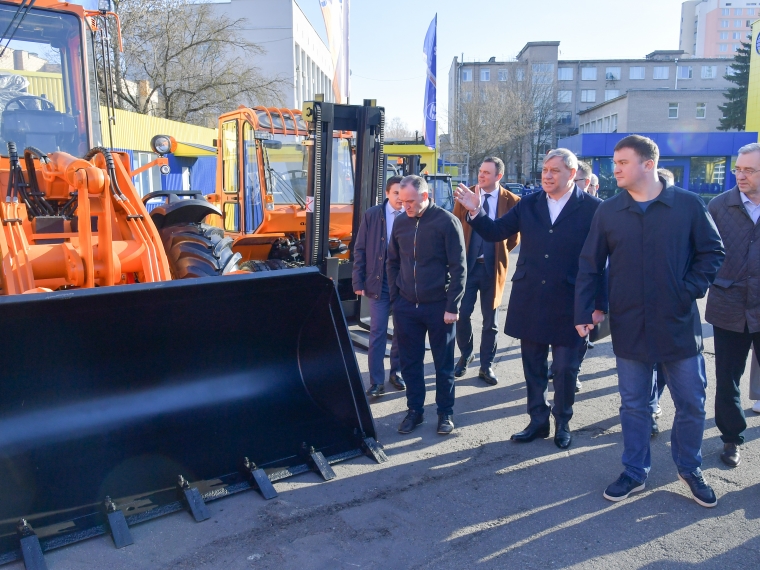 Виталий Хоценко предложил белорусскому машиностроительному заводу открыть производство в Омске #Экономика #Омск