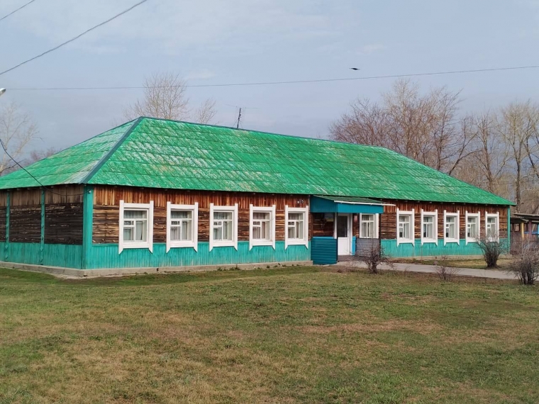 По поручению Виталия Хоценко в школе искусств на юге Омской области заменят окна #Культура #Омск