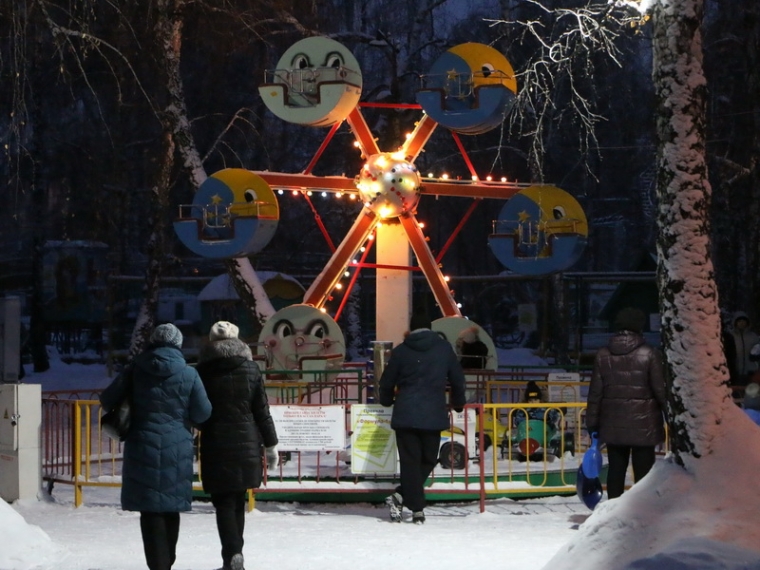 На открытии городской елки омичи пришли в восторг от фейерверка #Культура #Омск