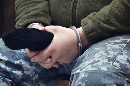 Житель Донецка опознал в задержанном украинском моряке своего мучителя из СБУ #Россия #Новости #Сегодня