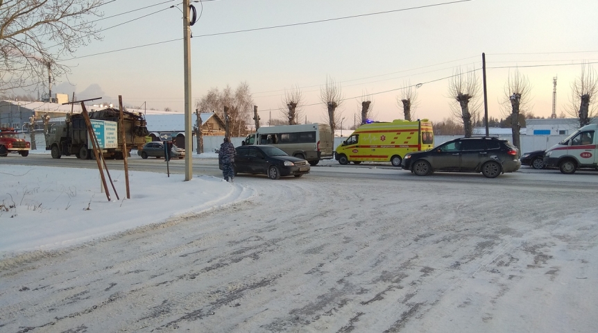 В Амуре маршрутка с пассажирами попала в серьезное ДТП #Происшествия #Омск #Сегодня
