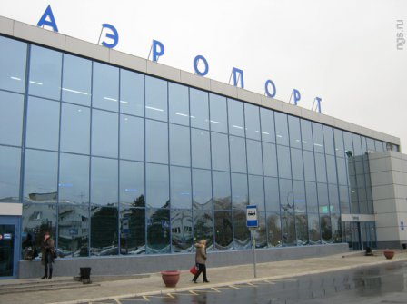 Водители спецмашин в омском аэропорту подали обращение в прокуратуру.