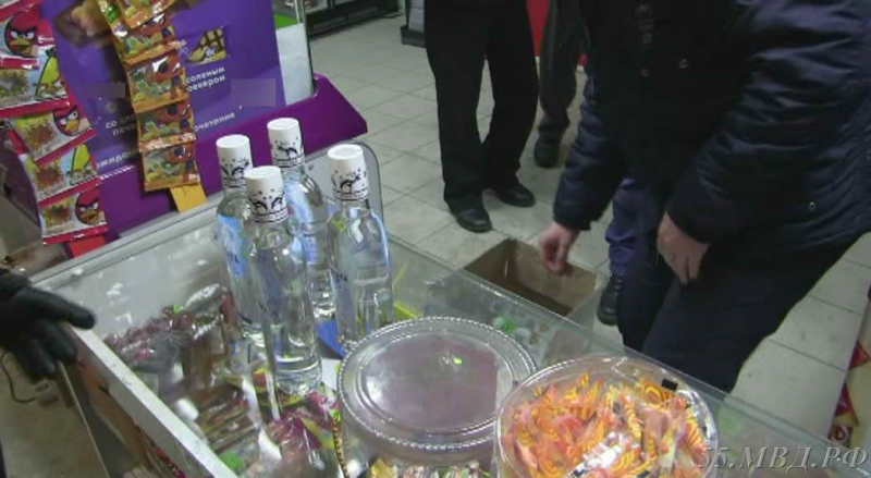 Изъято более 200 бутылок водке в омском магазине