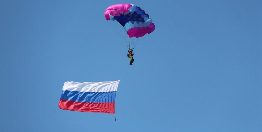 Омские парашютисты приземлятся в Парке Победы #Спорт #Новости