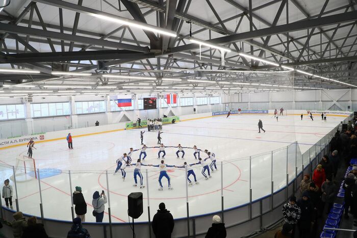 В городке Нефтяников открылся каток с искусственным льдом #Спорт #Новости