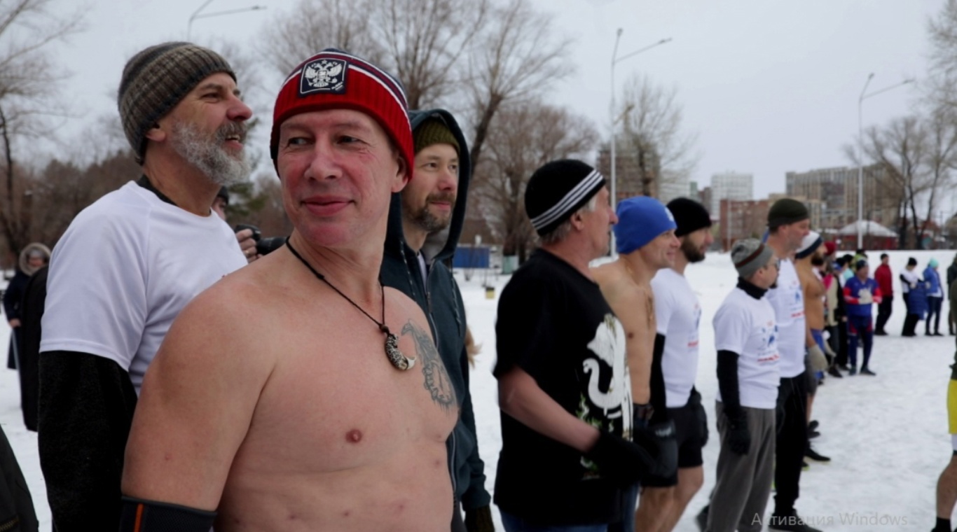 Борьба на клыках. В Омске выбрали лучших моржей #Спорт #Новости
