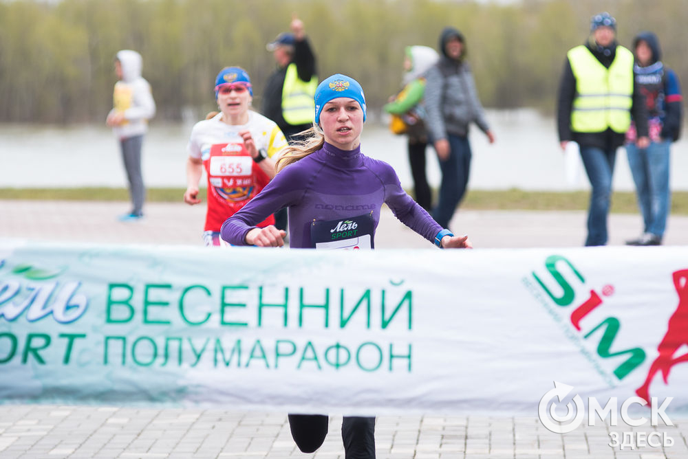 Омич Денис Рычков первенствовал на главной дистанции Весеннего полумарафона #Спорт #Новости