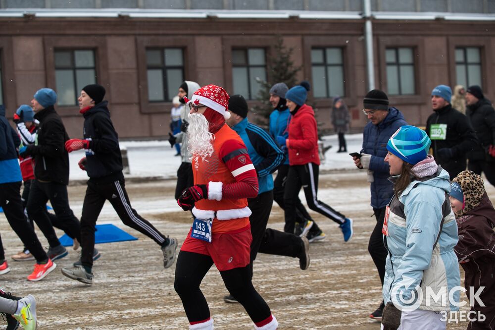 В Омске состоялся Рождественский полумарафон #Спорт #Новости