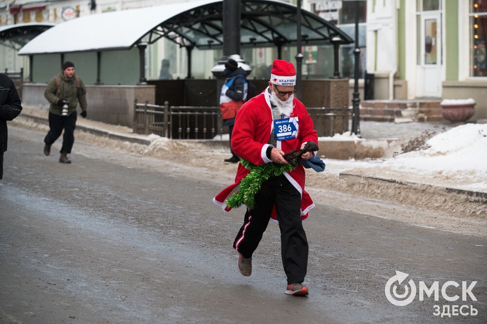 В Омске состоялся Рождественский полумарафон #Спорт #Новости