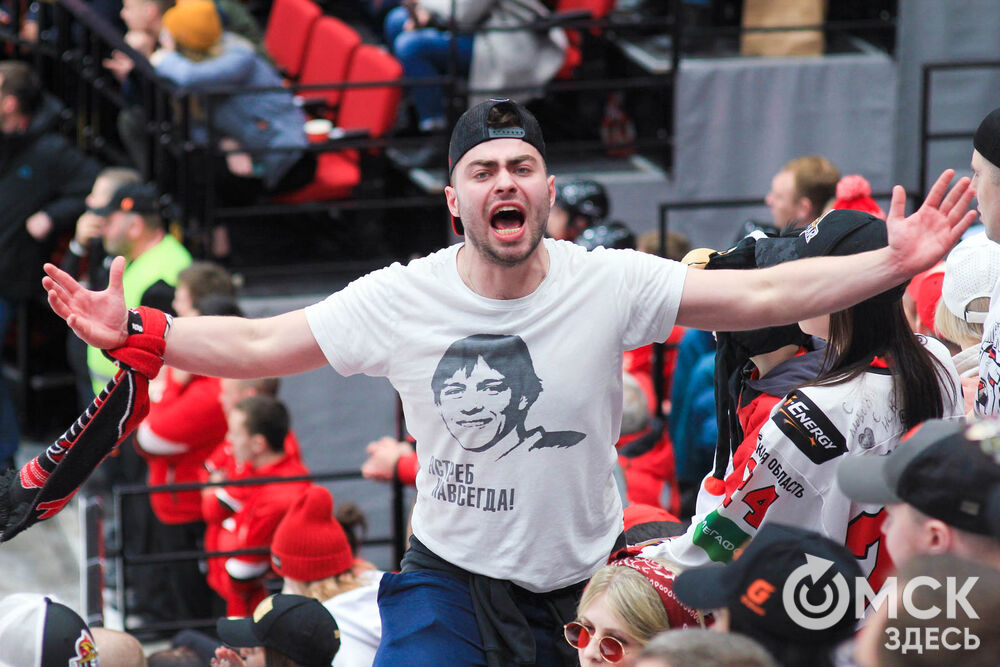 "И покуда я жив, я буду болеть за "Авангард". За что омские фанаты любят хоккей #Спорт #Новости