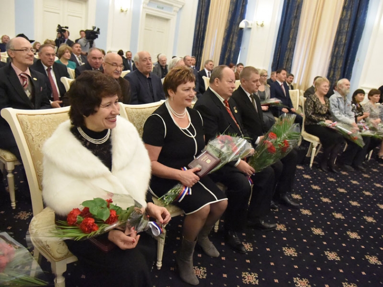 Накануне Дня народного единства омичам вручили государственные награды #Культура #Омск