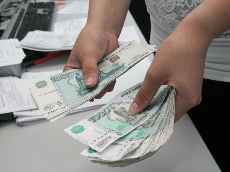 Зарплата на крупных омских предприятиях выше средней по городу #Экономика #Омск