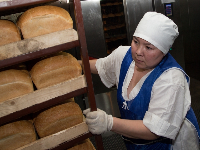 Омские хлебопеки перестанут платить сетям за непроданные булки #Экономика #Омск
