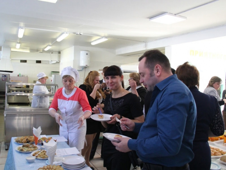 Поставщики продуктов в школы сэкономили на НДС #Экономика #Омск