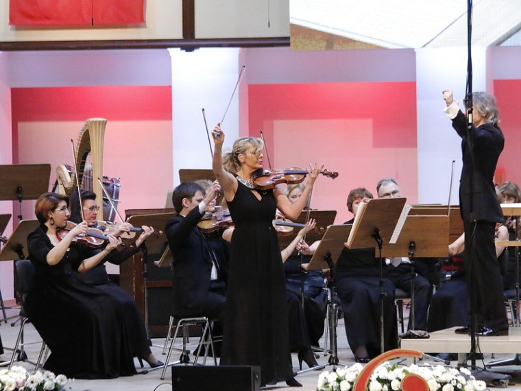 В Омске на открытии Международного конкурса скрипачей сыграли члены жюри #Культура #Омск