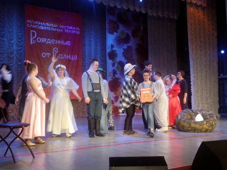 Омский театр с особенными актерами победил на фестивале в Красноярске #Культура #Омск