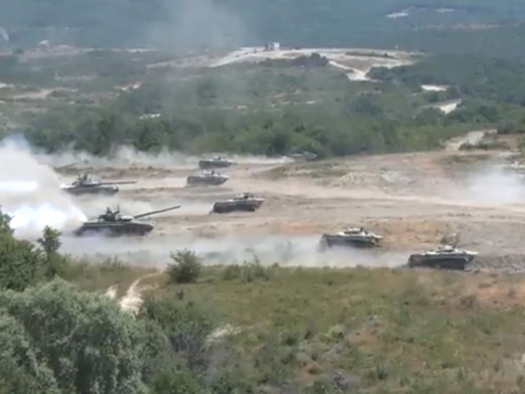 В ролике ко Дню ВДВ показана атака модернизированных в Омске танков #Экономика #Омск