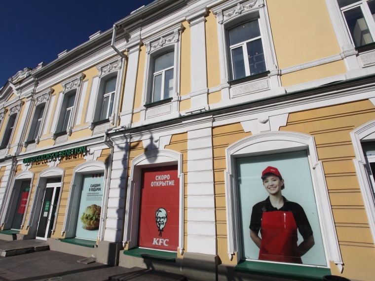 Benetton на Любинском уступает первый этаж KFC #Экономика #Омск