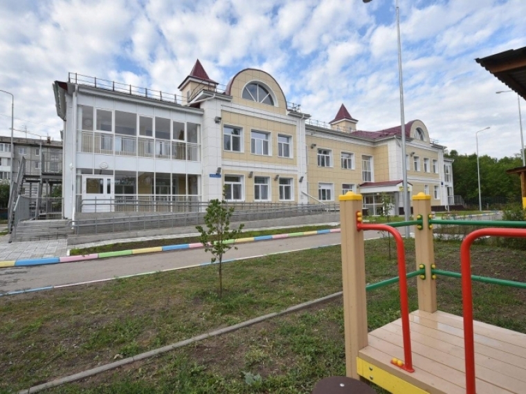К открытому в 2020 году детскому саду в Омске построят двухполосную дорогу #Экономика #Омск