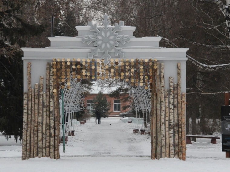 Светодиодная корона, пульсирующее сердце и ледяные букеты: завершается преображение Омска к Новому году #Культура #Омск