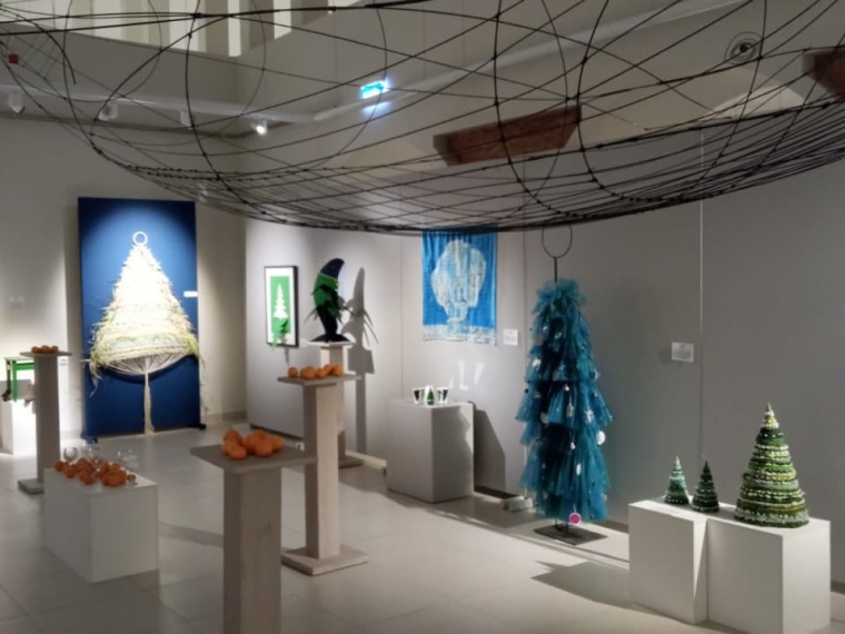 В Омске открылась третья выставка авторской елки «подЕЛЬники» #Культура #Омск