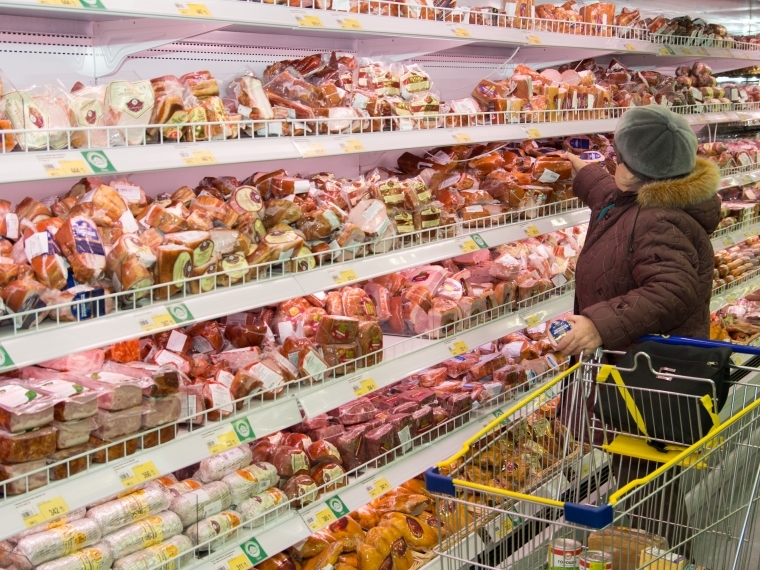 В Омске перед новым годом неожиданно снизилась цена на сырокопченую колбасу #Экономика #Омск