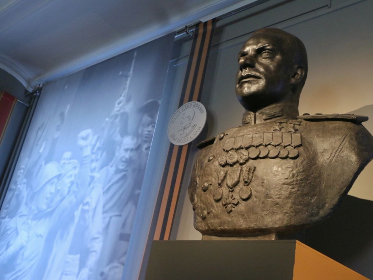 В музее Врубеля омичи узнают об истории и значении наград #Культура #Омск
