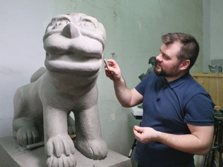 Скульптор Михаил Минин создаст для Омского музея просвещения копию китайских львов #Культура #Омск
