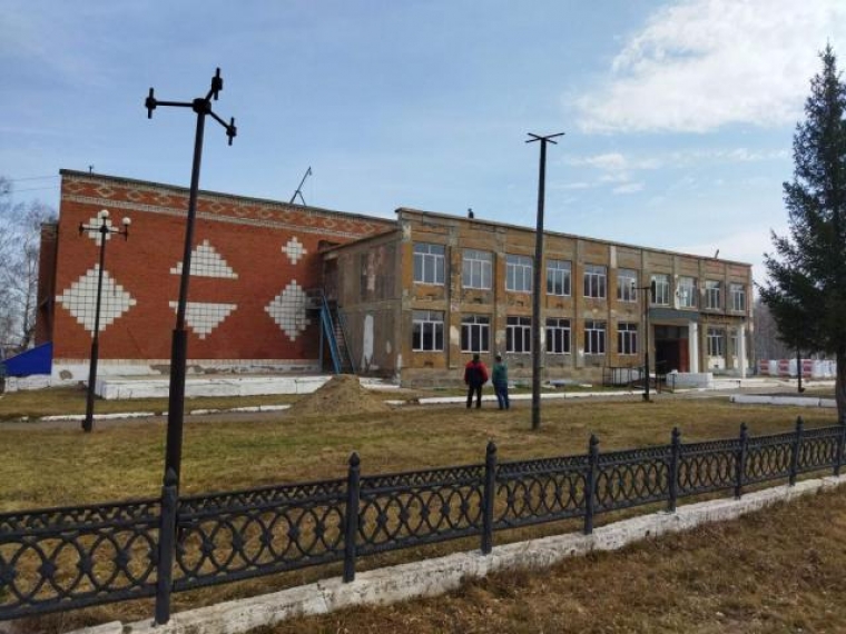 В Омской области по нацпроекту ремонтируют восемь сельских ДК #Культура #Омск