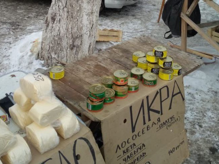Контрабандные мимозы и сливочное масло без сертификата — в Омске продолжается борьба со стихийными рынками #Экономика #Омск