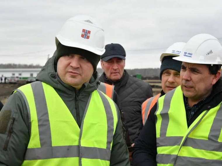 Виталий Хоценко дал старт строительству молочно-животноводческого комплекса в Марьяновском районе #Экономика #Омск