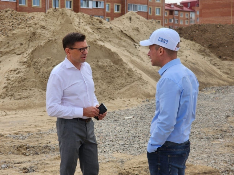 Игорь Антропенко проверил ход строительства школы и детского сада #Экономика #Омск