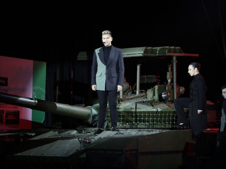 Рок-оперу об освобождении Донбасса спели на танках «Омсктрансмаша» #Культура #Омск