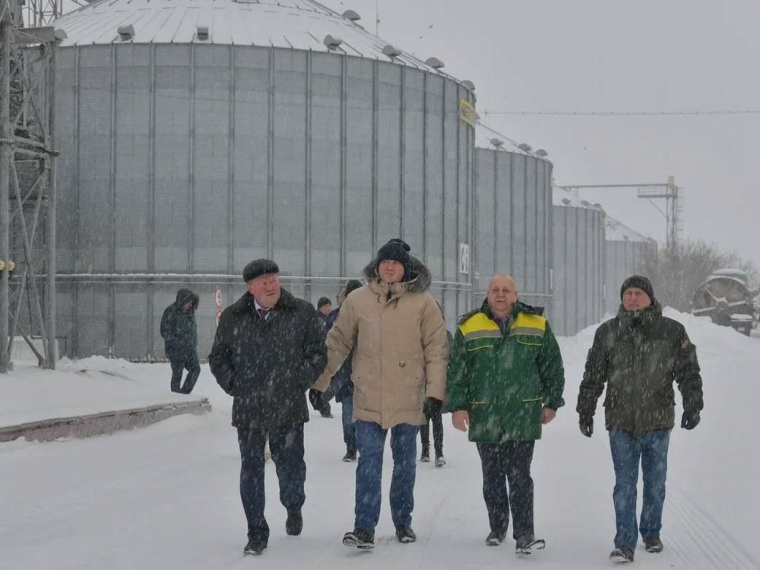 Виталий Хоценко проверил работу маслоэкстракционного завода в Таврическом районе #Экономика #Омск