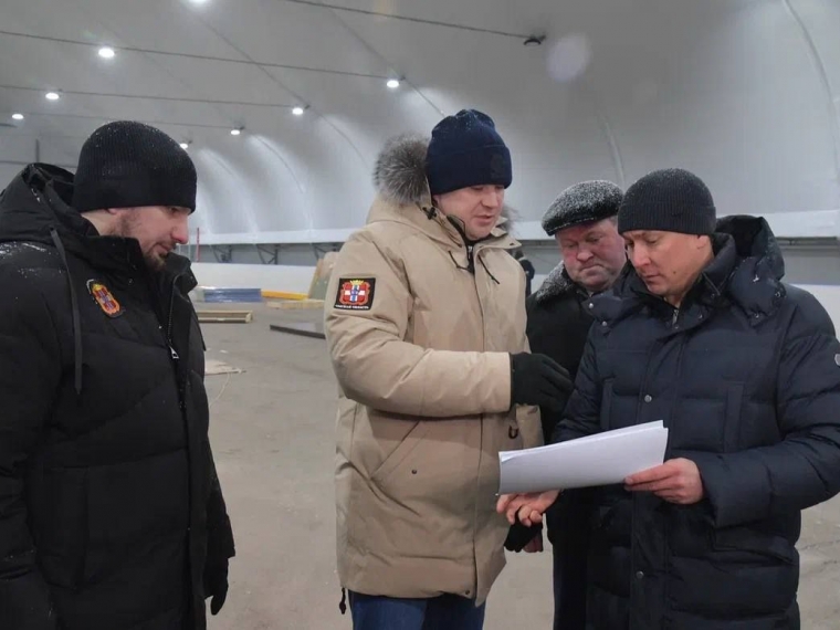 Виталий Хоценко проинспектировал строительство всесезонного хоккейного корта в Таврическом #Экономика #Омск