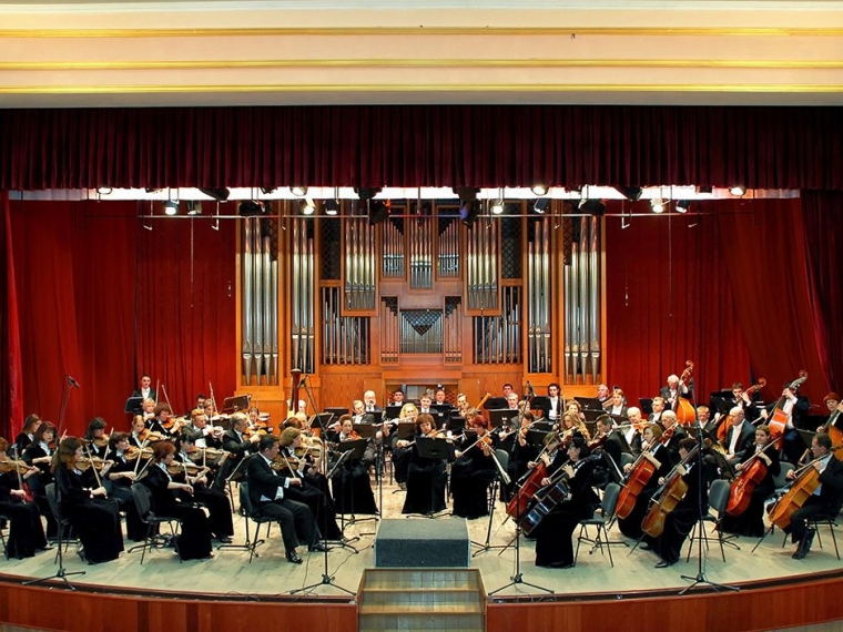 В Омске пройдут гастроли Луганского симфонического оркестра и известной пианистки Екатерины Мечетиной #Культура #Омск