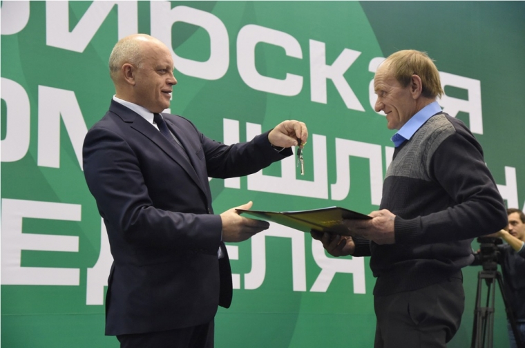 Лучших аграриев Омской области наградили автомобилями «Лада-Гранта» #Экономика #Омск