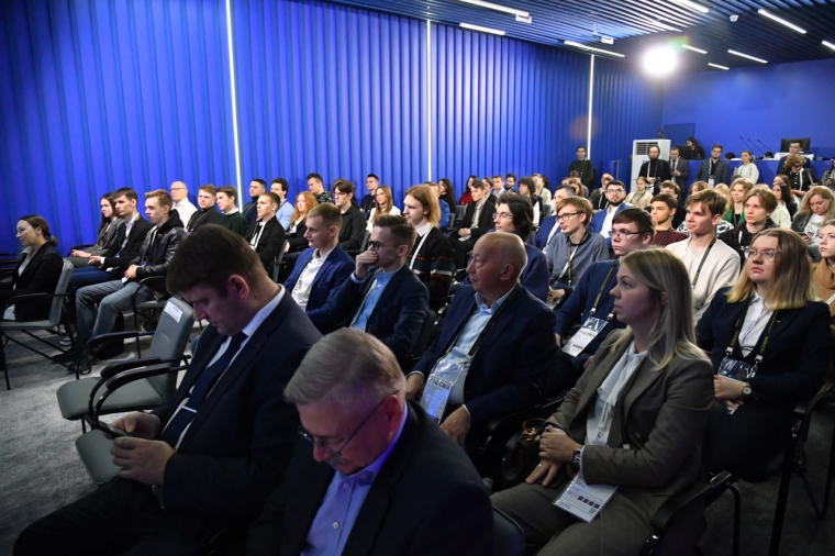 Виталий Хоценко обсудил на выставке-форуме «Россия» с экспертами повышение инвестиционной привлекательности Омской области #Экономика #Омск