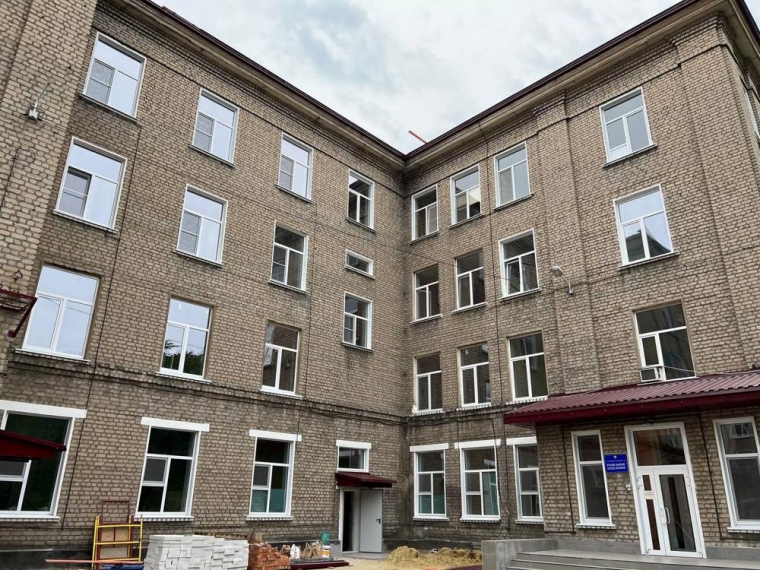 Жители Омского региона провели восстановительные работы в восьми десятках жилых домов Стаханова #Экономика #Омск