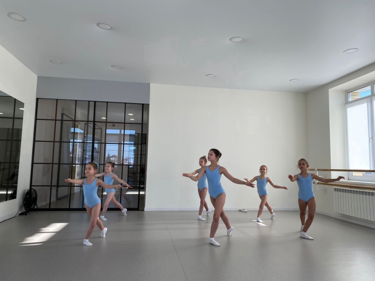 Паутинбург, пятисантики и маленькие балерины: в Омске поставили детский балет о путешествии по городу #Культура #Омск