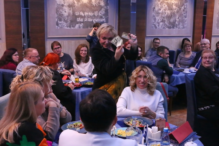 На омском фестивале «ЧАТ» чеховская Шарлотта Ивановна рассказала о своей невероятной судьбе #Культура #Омск