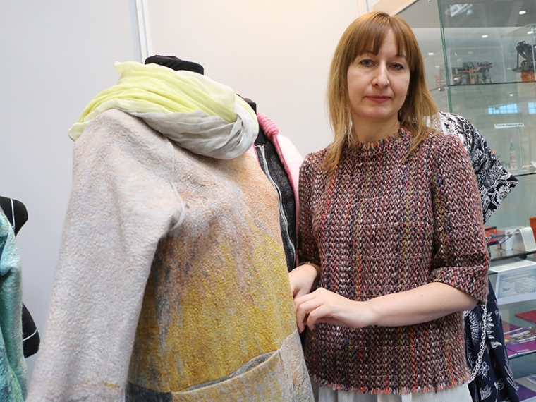 На выставке в Омске представили одежду из нуновойлока #Экономика #Омск