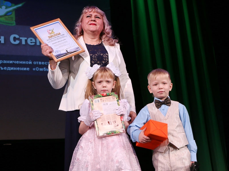 Звезда шоу «Голос. Дети» приветствовал победителей омского фестиваля «Преодоление» #Культура #Омск