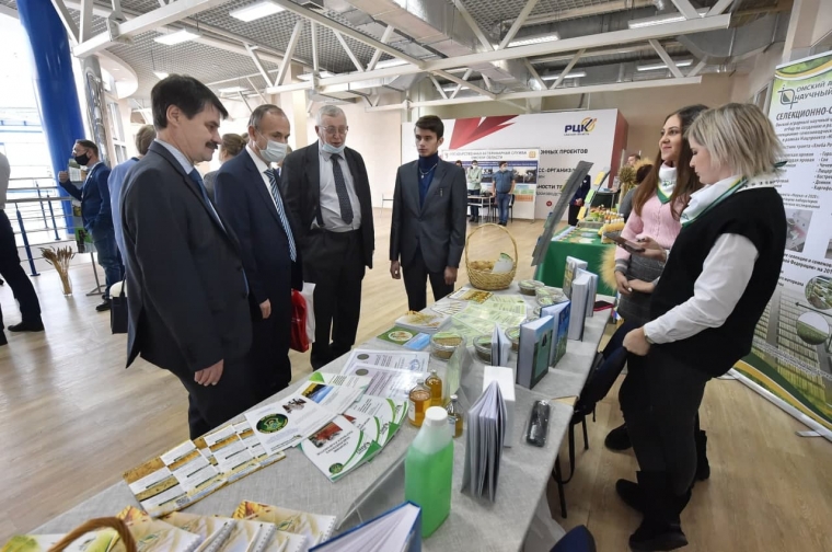 Омские аграрии принимают поздравления с профессиональным праздником #Экономика #Омск