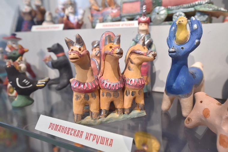 Старинные ковши для пива, глиняные игрушки и винтажные сумочки: омский Эрмитаж предлагает прикоснуться к народному искусству #Культура #Омск