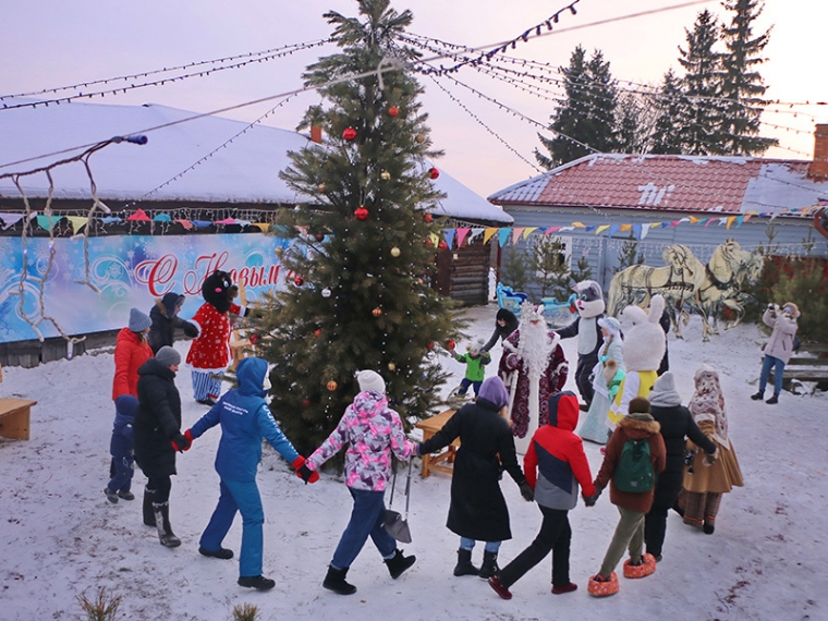 Всесибирскому Деду Морозу в Большеречье стихи рассказывают даже взрослые омичи #Культура #Омск