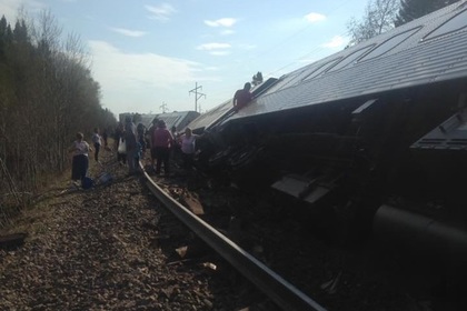 Пассажирский поезд сошел с рельсов и опрокинулся в Канаде #Мир #Новости #Сегодня