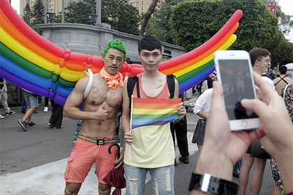 Гонконгских геев полечили молитвами и отказом от секса #Мир #Новости #Сегодня